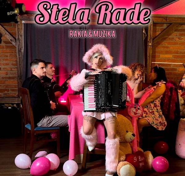 Rakia i muzika – Stela Rade mami u svoj ružičasti svijet pjesmom