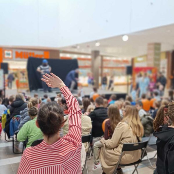 Teatar to go: Predstava “Majstori” – komedija za djecu