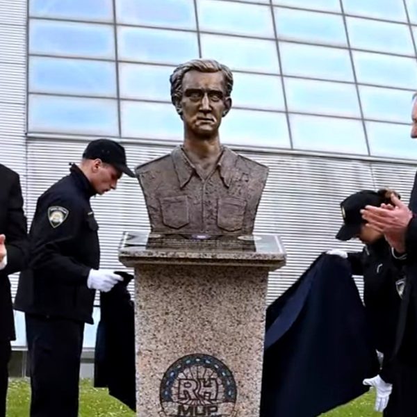 Otkrivena bista Josipa Jovića autora ak. kipara Željka Zime