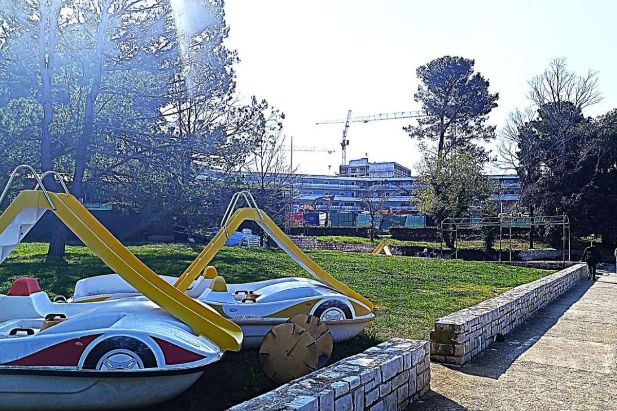 Ekipa portala Akademija-Art Zagreb u obilasku porečkog gradilišta hotela i zone Pical