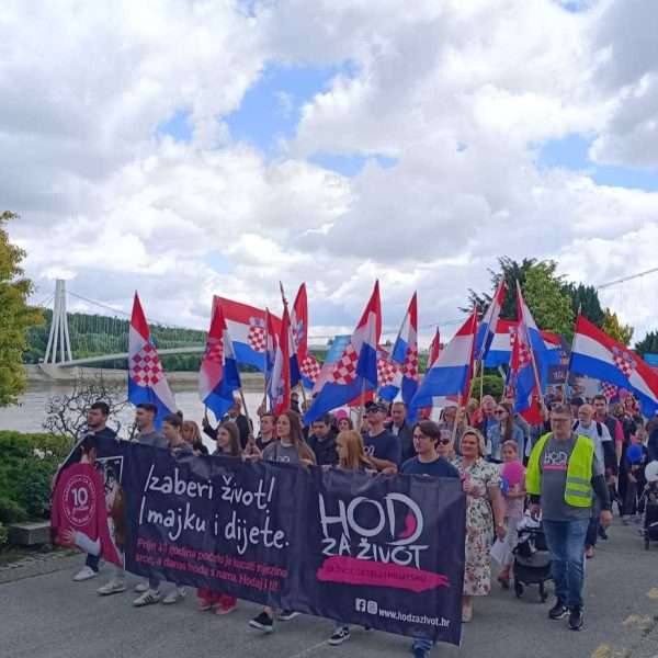 Hod za život 2025. održan u Osijeku: “Izaberi život! I majku i dijete!”