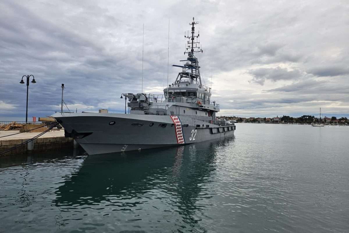 FOTO VIJEST – Obalni ophodni brod “Umag” u Umagu