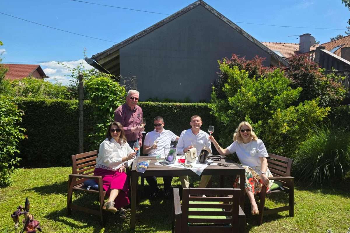 Na jagode i pjenušac kod Tomca i Bajde