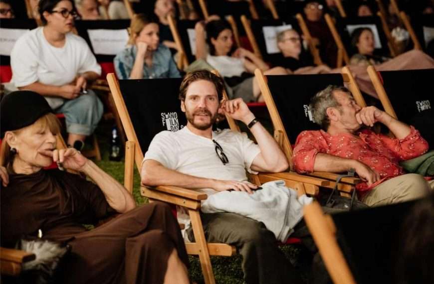 DRUGI DAN SLANO FILM DAYSA