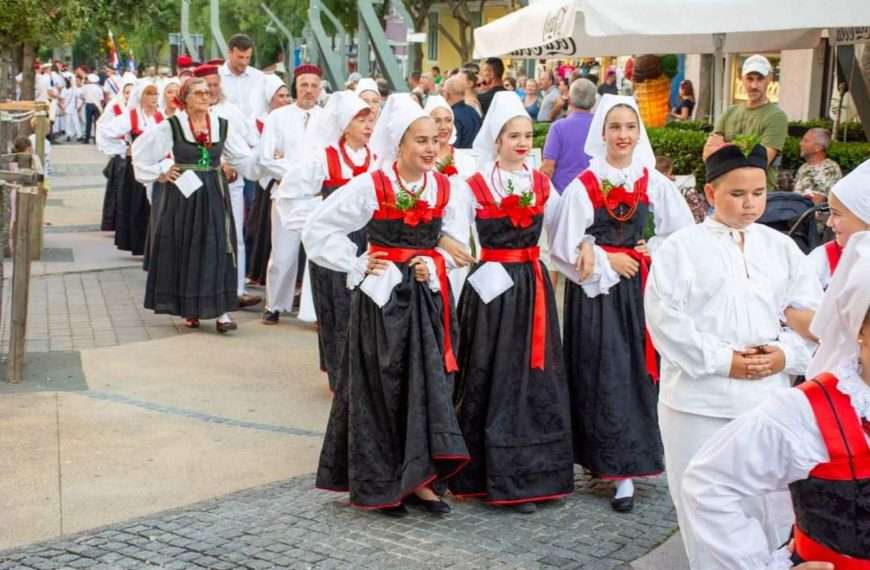MESOPUSNA NOSTALGIJA – NOVI VINODOLSKI UZ RITAM TRADICIJE I DISKA