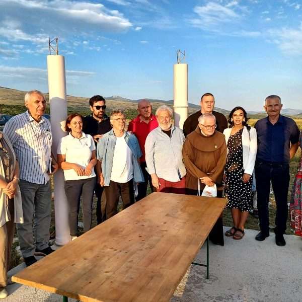 ZADARSKI PJESNICI NA PJESNIČKOM SIJELU U KORITIMA