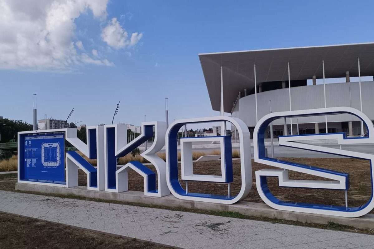 Redovi na Opus Areni, navijači Osijeka iskazuju klupsku privrženost