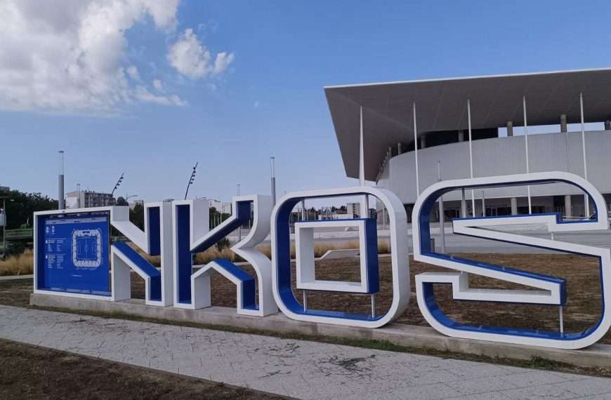 Redovi na Opus Areni, navijači Osijeka iskazuju klupsku privrženost