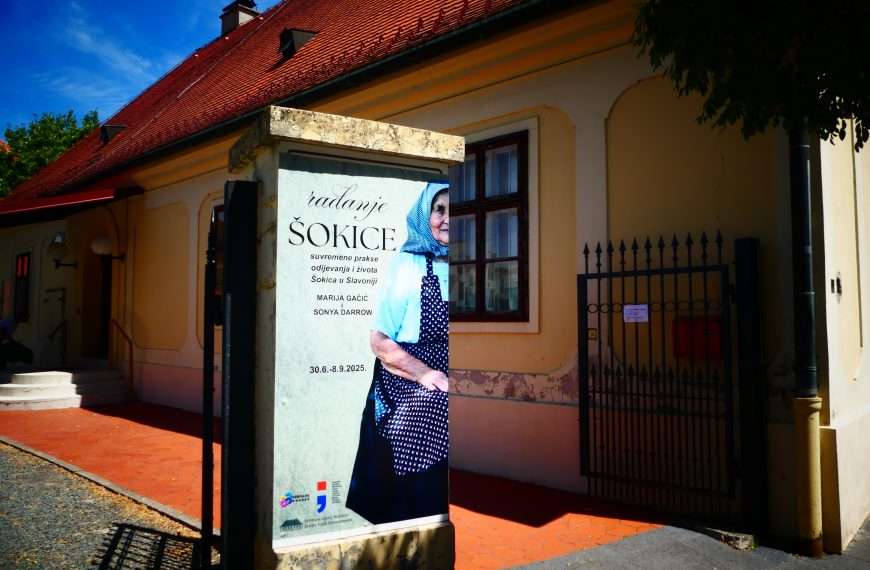 ĐAKOVO: Izložba „RAĐANJE ŠOKICE – suvremene prakse odijevanja i života Šokica u Slavoniji“