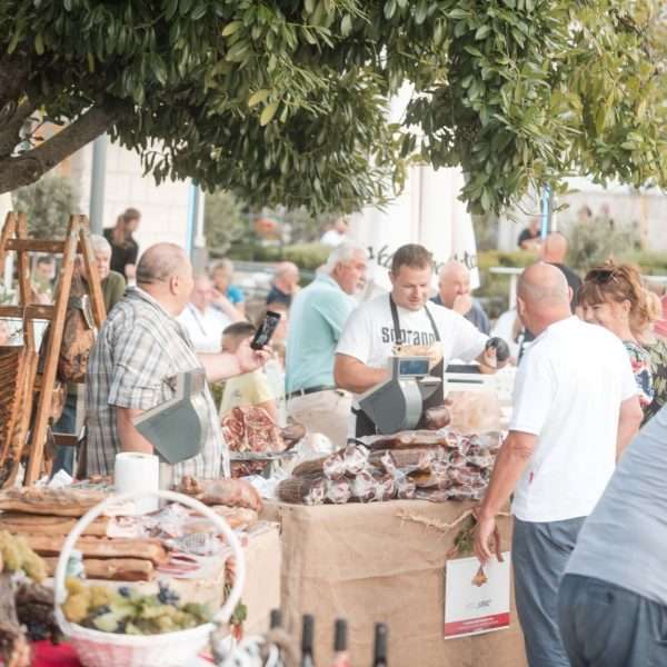 Međunarodni festival pršuta u Drnišu