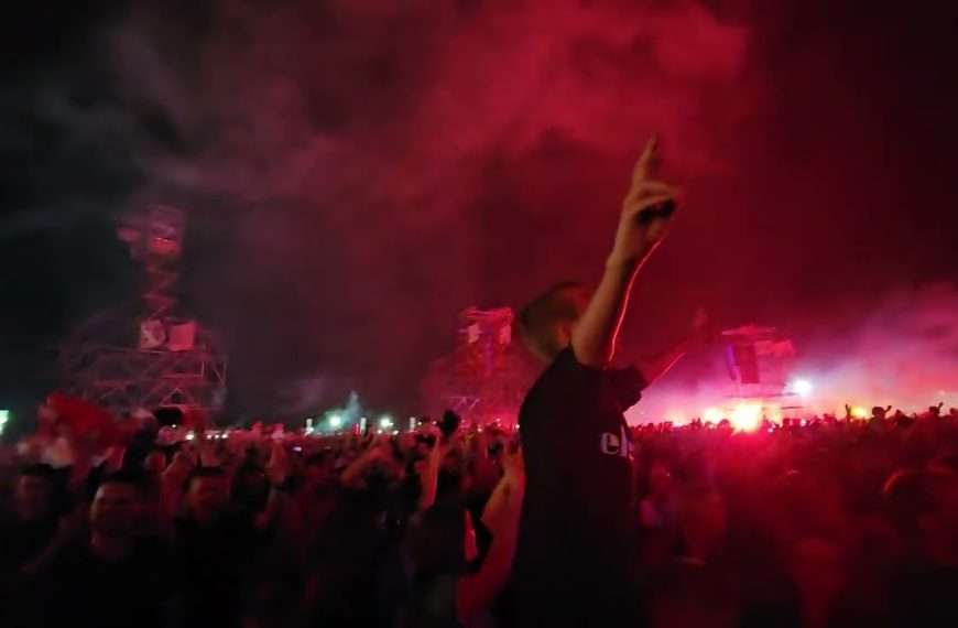 Na koncertu Marka Perkovića Thompsona u Sinju stotine tisuća ljudi foto YouTube snimka zaslona