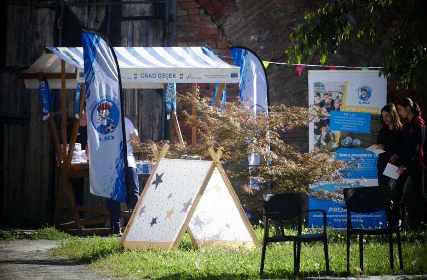 Dvorište Stare pekare, Tvrđa: 1. KiddOSice Sajam izvanškolskih aktivnosti