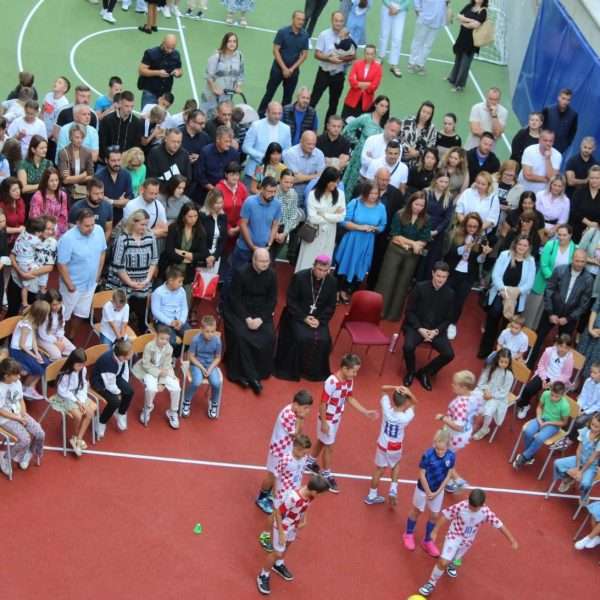 Nova generacija prvašića u školu krenula na rođendan Isusove majke Marije – na blagdan Male Gospe