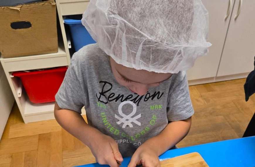 Slatki početak pedagoške godine – Montessori skupina Ljubičica kuhala pekmez od šljiva