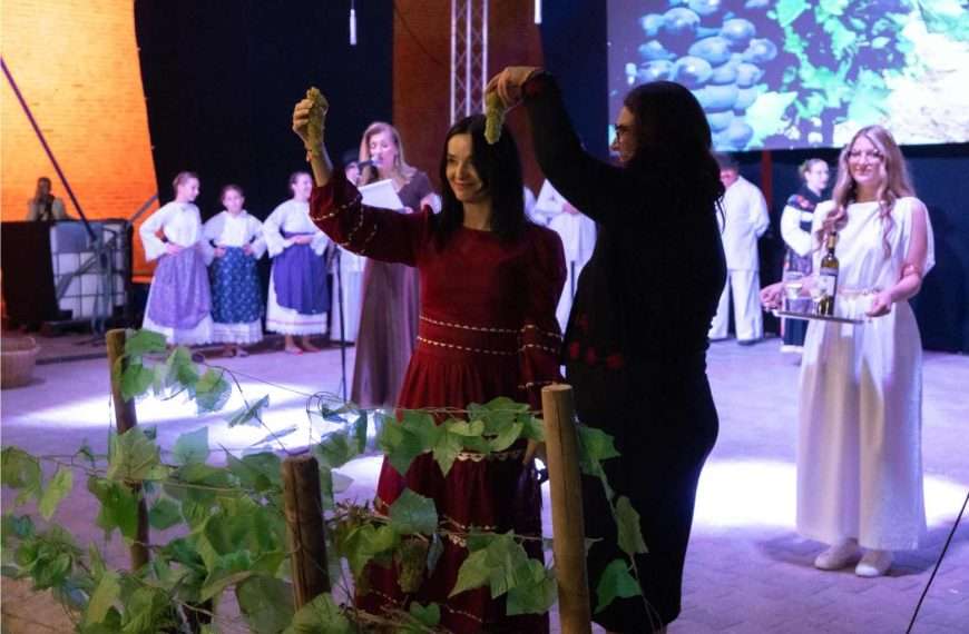 Uspješno održana najstarija hrvatska vinska manifestacija – 58. Iločka berba grožđa