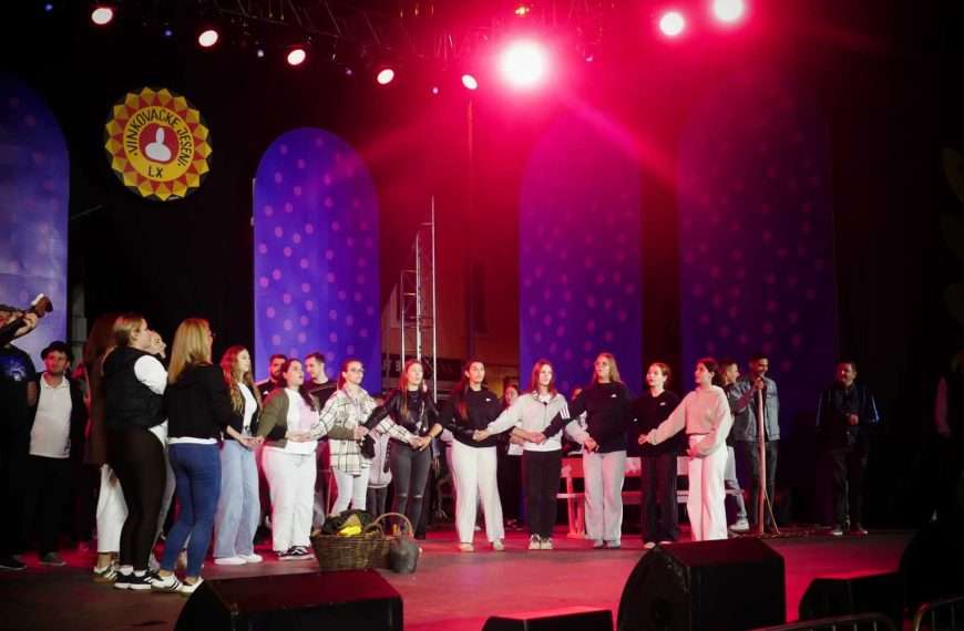 Održana prva proba za svečano otvorenje jubilarnih 60. Vinkovačkih jeseni, ona glavna, generalna proba, održava se večeras