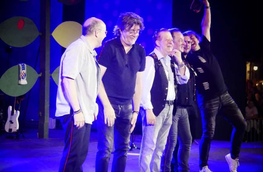 PRLJAVO KAZALIŠTE – KIŠE JESENJE (VINKOVAČKE JESENI 21. RUJNA 2025.)