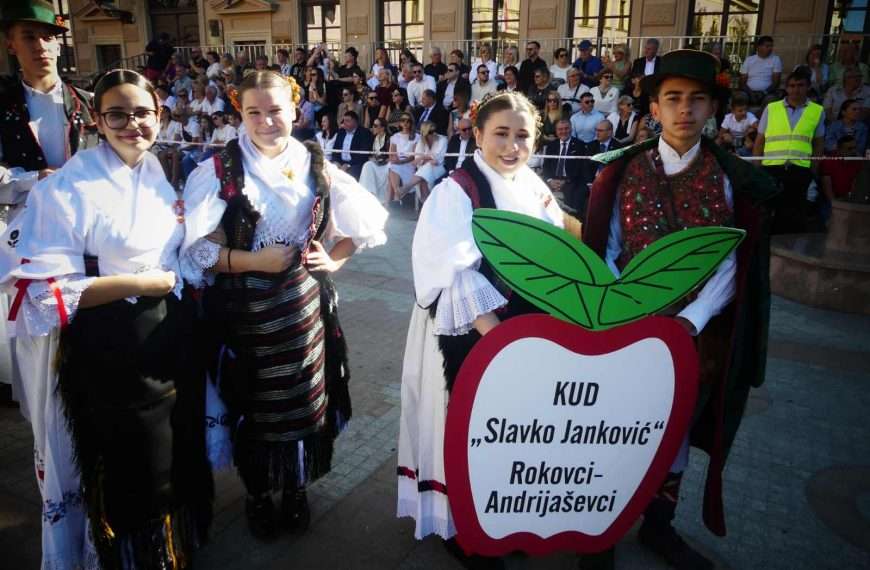Veliko finale Vinkovačkih jeseni – svečani mimohod 2025.