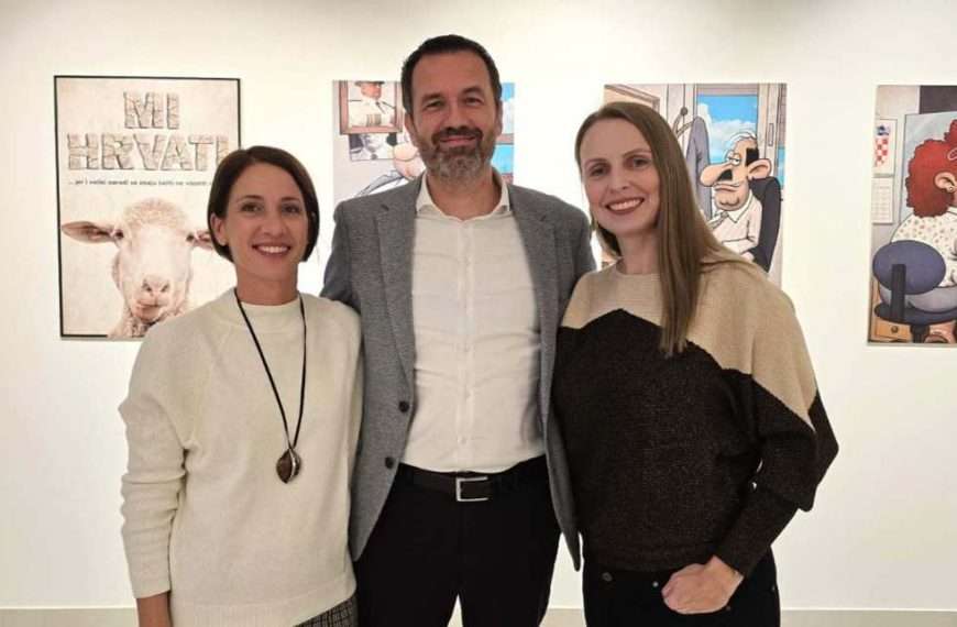 Nik Titanik predstavio svoje radove u Čazmi uz crtanje portretnih karikatura FOTO