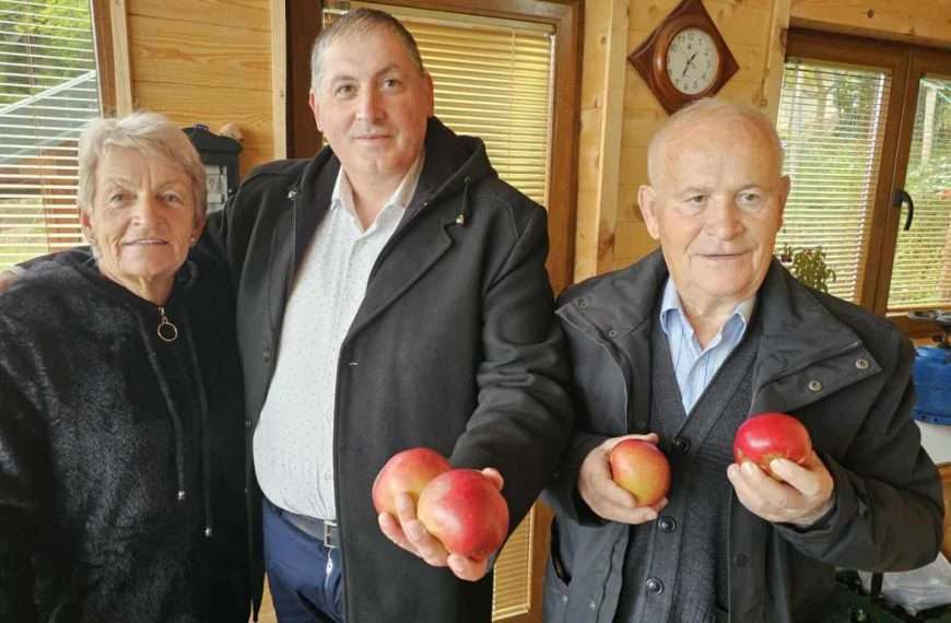 BUDEVICE FERATOVIĆA, GDJE JABUKE MIRIŠU DAHOM PROŠLIH VREMENA