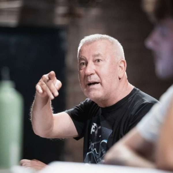 ZKM PREMIJERA – MAX, MISCHA I OFENZIVA TET