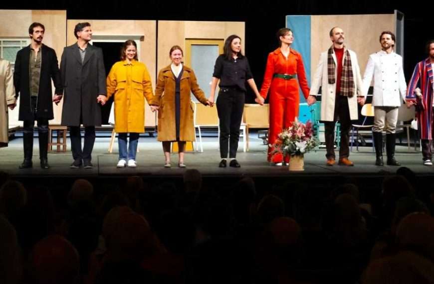 Predstava “Tri sestre, ja” duboko dirnula premijernu publiku