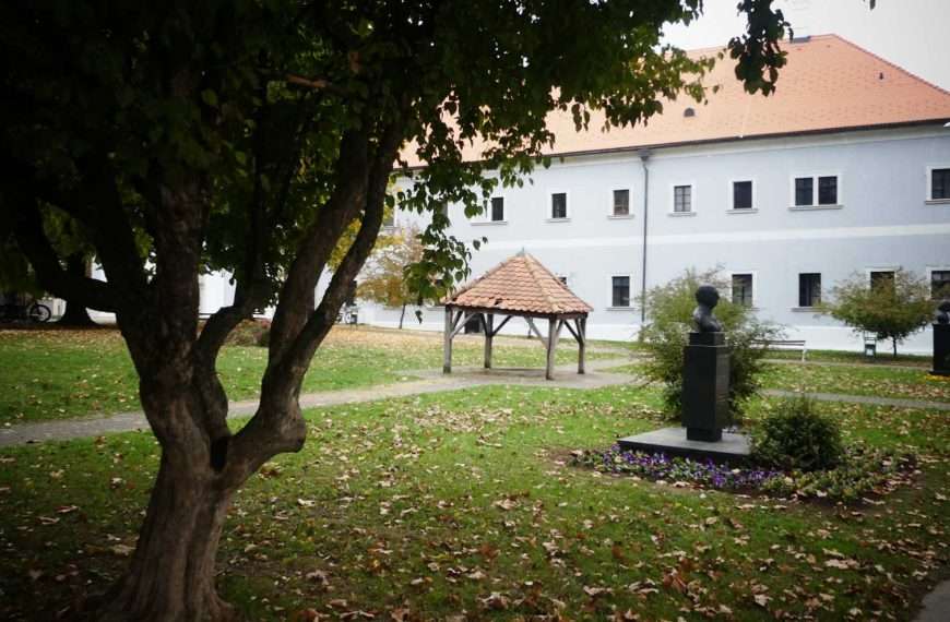 Presvetog Trojstva Franjevački samostan i crkva Presvetog Trojstva u Slavonskom Brodu