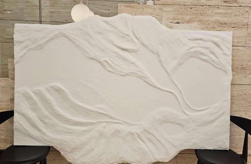 Čudesni svijet slikoskulptorice Ane Marinović