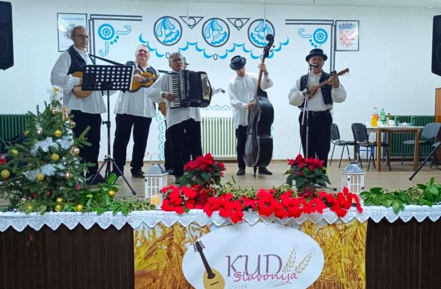 Osijek: KUD Slavonija i gosti održali Božićni koncert FOTO VIDEO
