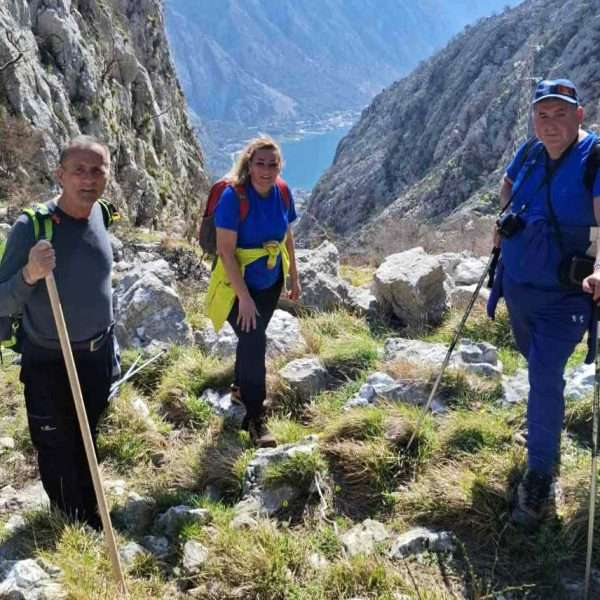 STAZAMA IZNAD BOKE OD DONJEG ORAHOVCA DO TVRĐAVA I SELA GORNJEG ORAHOVCA (1/2)