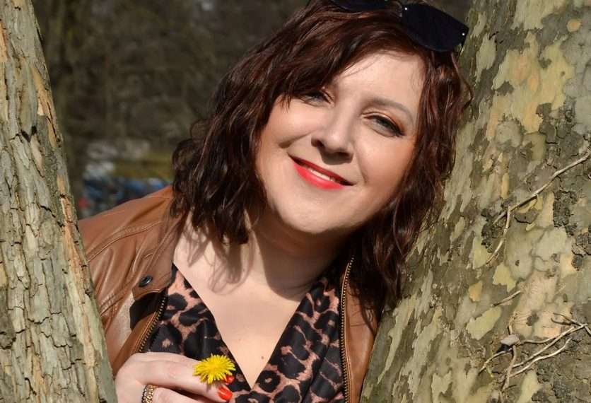 FUZIJA RIJEČI I BOJE – Razgovor s umjetnicom Snježanom Novotny