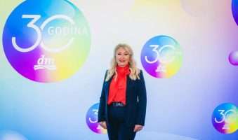 dm okuplja pojedince i organizacije s ciljem stvaranja povezanije i održivije zajednice