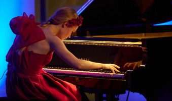 Najava događanja u KC-u: Klavirski recital Mije Pečnik i Pričaonica za djecu Carevo novo ruho