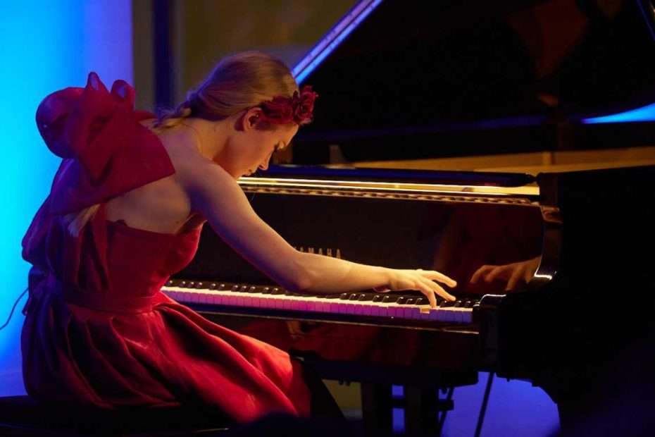 Najava događanja u KC-u: Klavirski recital Mije Pečnik i Pričaonica za djecu Carevo novo ruho