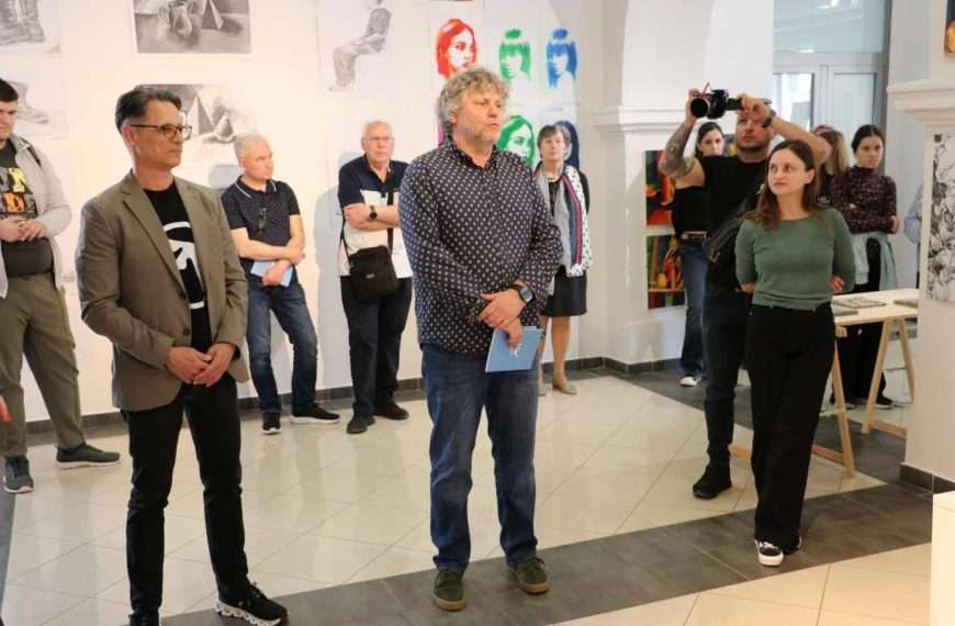 FOTO Otvorena 20. Godišnja izložba učenika ŠPUD-a u galeriji Novo
