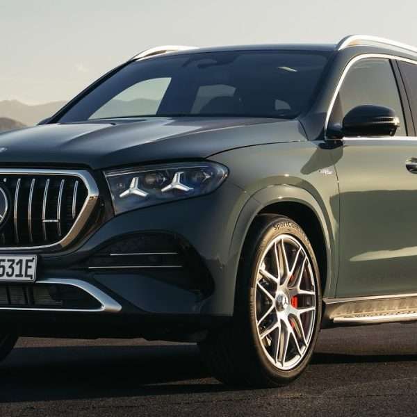 Vožnja: Mercedes-AMG GLE 53 HYBRID 4MATIC+ SUV Driving Scenes (2027)