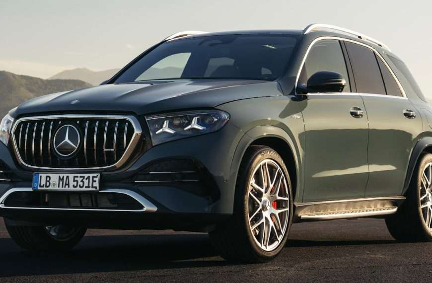 Vožnja: Mercedes-AMG GLE 53 HYBRID 4MATIC+ SUV Driving Scenes (2027)