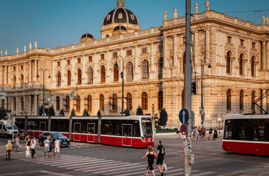 Bečani sve češće biraju javni prijevoz, bicikl i kretanje pješice