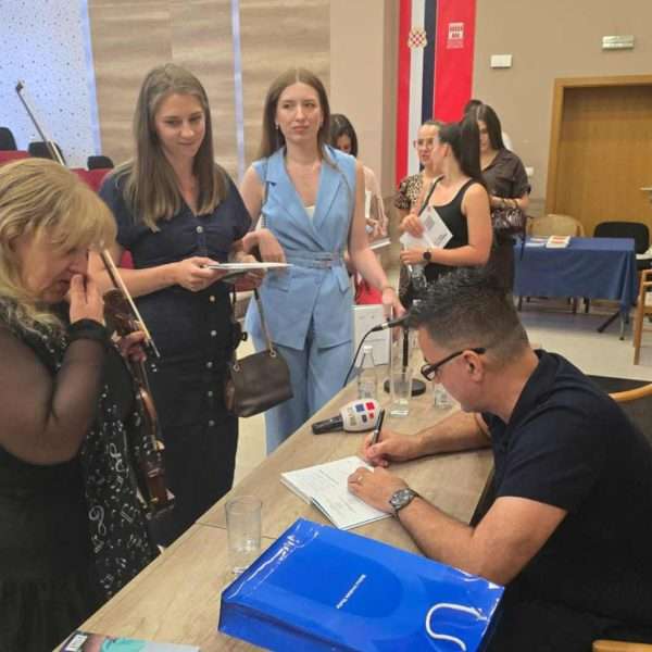 Kosačom plovili Krnjićevi stihovi na hrvatskomu i španjolskomu jeziku