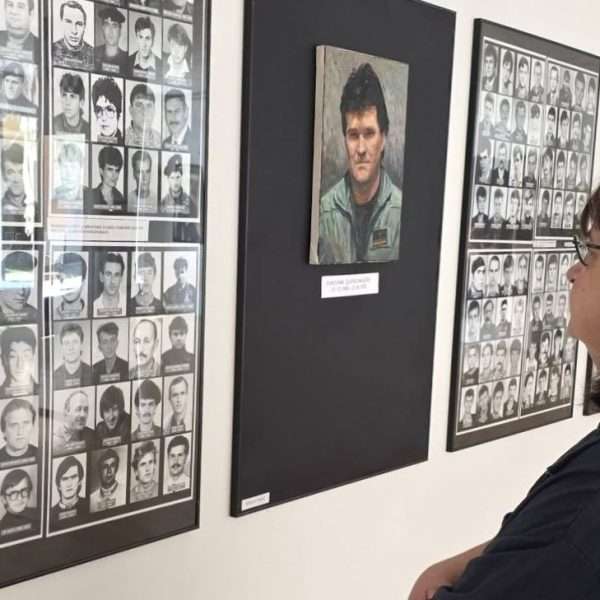 Posjetite izložbu „Branitelji i umjetnici domovini“ u organizaciji Udruge veterana 122. br. HV Đakovo