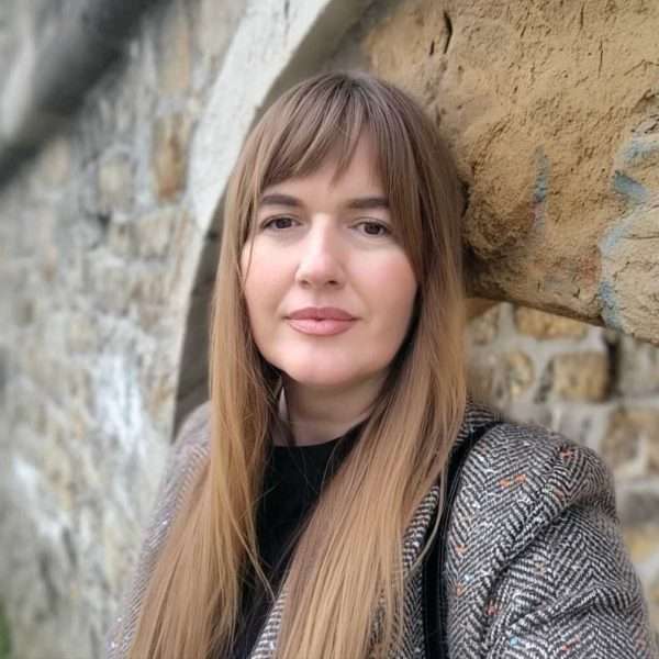 PLANINA U KRVI, OGLEDALO U ČOVJEKU – PET UNUTARNJIH USPONA JASMINE LUBODER LEKOVIĆ