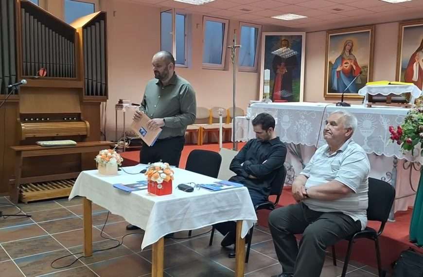 VRTLOG PRISUTNOSTI – U  GALERIJI “STEPINAC” OTVORENA IZLOŽBA AKADEMSKOG SLIKARA MIHAELA KOLARIĆA