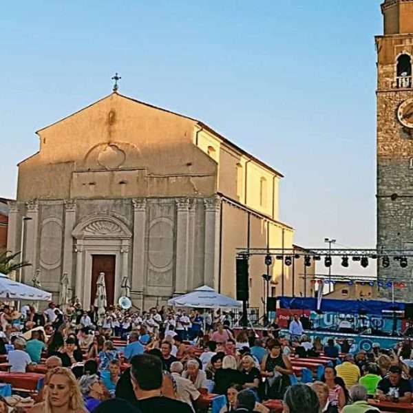 Humanitarna Fešta od rajčice u Umagu sudjelovala i ekipa portala Akademija Art