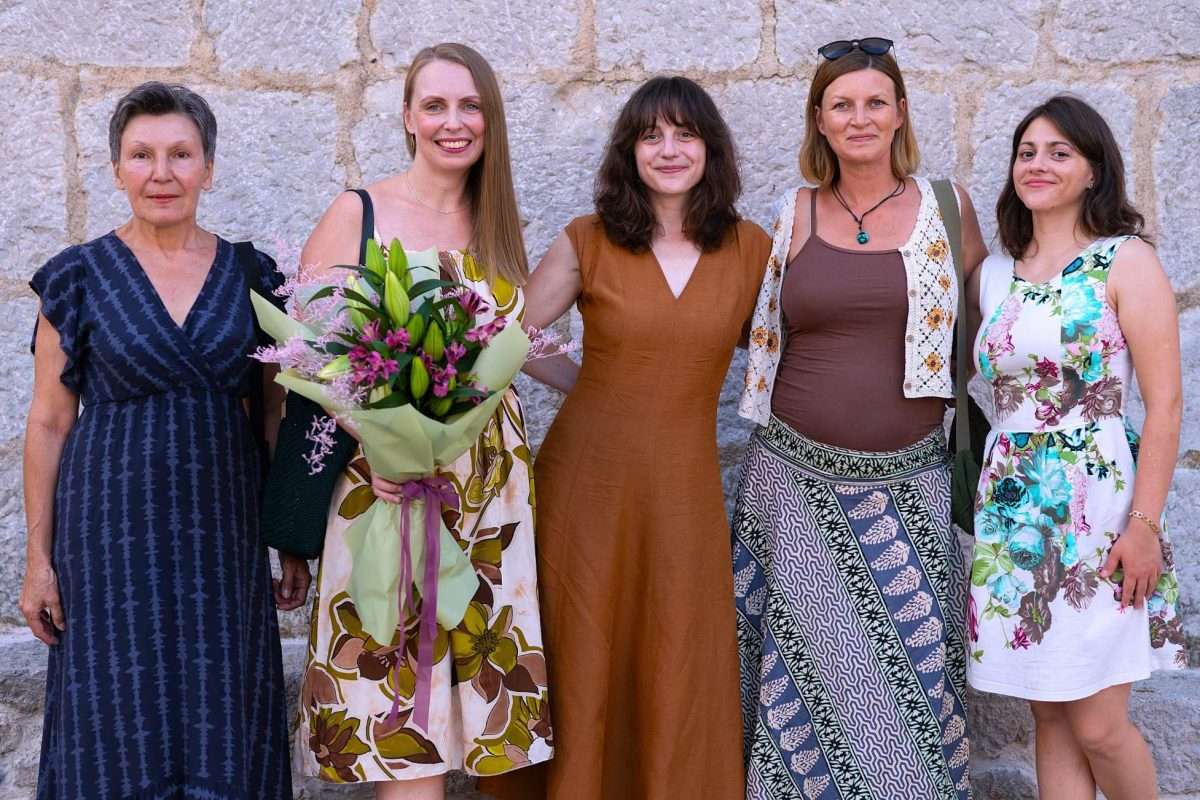 Nicanje iz tame – Svečano otvorena izložba Margerite Rakić u Omišlju