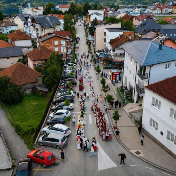 PLAV POD NAJLJEPŠIM ZVIJEZDAMA PROKLETIJA