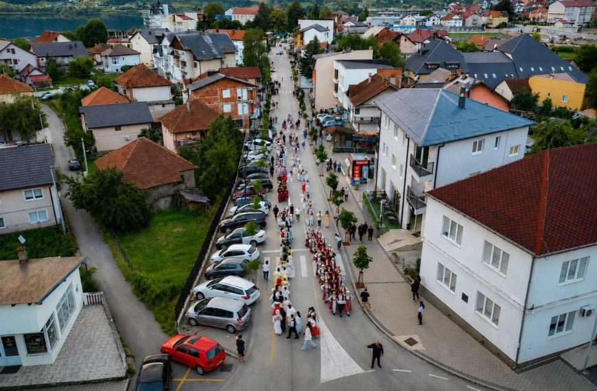 PLAV POD NAJLJEPŠIM ZVIJEZDAMA PROKLETIJA