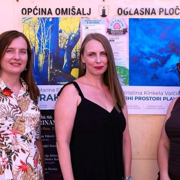 Rapsodija boja u Omišlju – Otvorene izložbe akademskih umjetnica Marine Fernežir i Kristine Kinkele Valčić