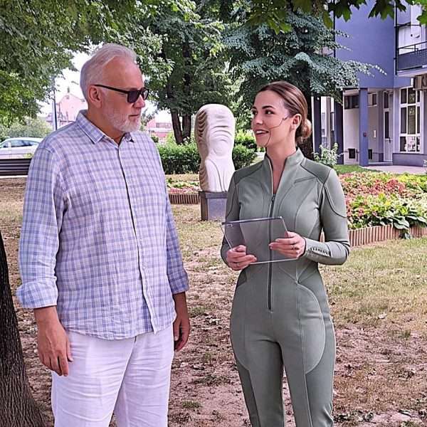 ŠETNJA KOJA MIJENJA POGLED NA SVIJET: Futuristička AI vizija i građevinska realnost na zaprešićkim ulicama