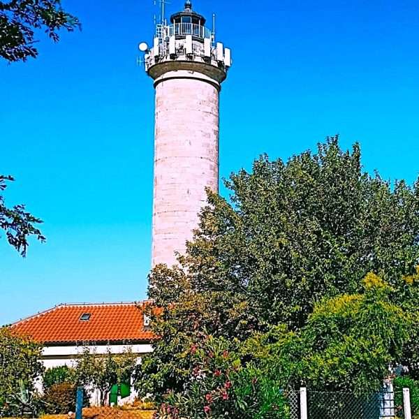 Svjetionik koji pamti tišinu
