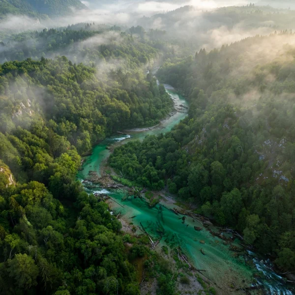 AI kristalno čiste rijeke i čudesni slapovi